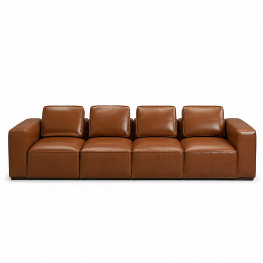 Sofá modular de 4 plazas tapizado en piel sintética PU marrón con reposabrazos cuadrados respaldos acolchados y base baja negra 260 x 90 x 85 cm